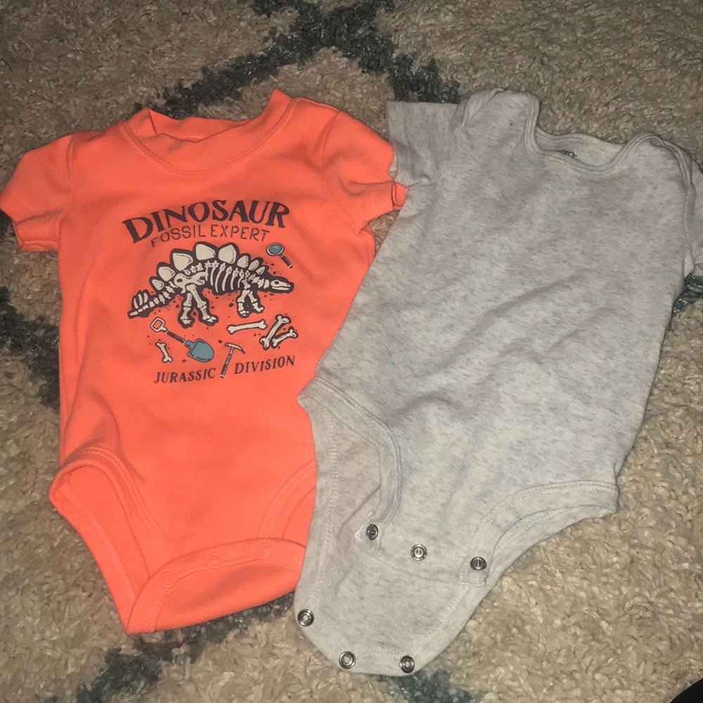 Gently worn great condition Carter’s 6 month onsie